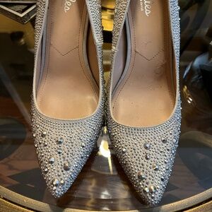 Charles by Charles David Silver Embellished Pumps 7.5M - New